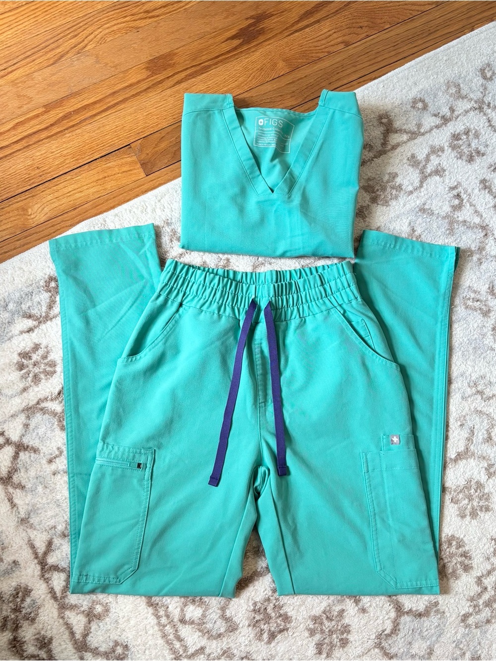Figs Set Two Piece Short Sleeve Top Joggers Pants Lagoon Teal Blue Nurse Doctor